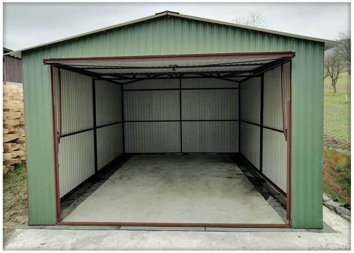 Plechová garáž 3.5 x 5m, RAL 6020 stěny + výklopná vrata RAL 1002