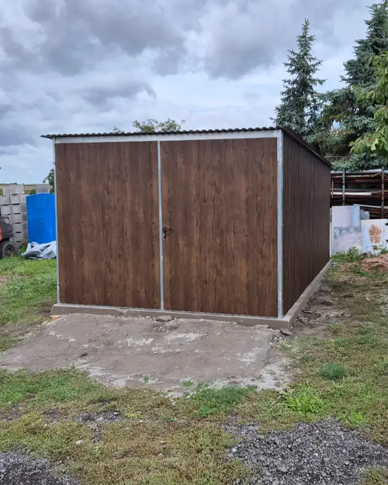 Plechová garáž 3×5 - zadní spád - tmavý ořech Plechová garáž 3×5 - zadní spád - tmavý ořech