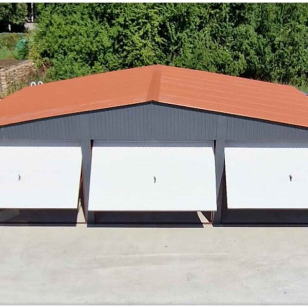 Plechová garáž 9x6m, sedlová střecha, třímístná, vrata BTX 9010 - StalConcept.cz
