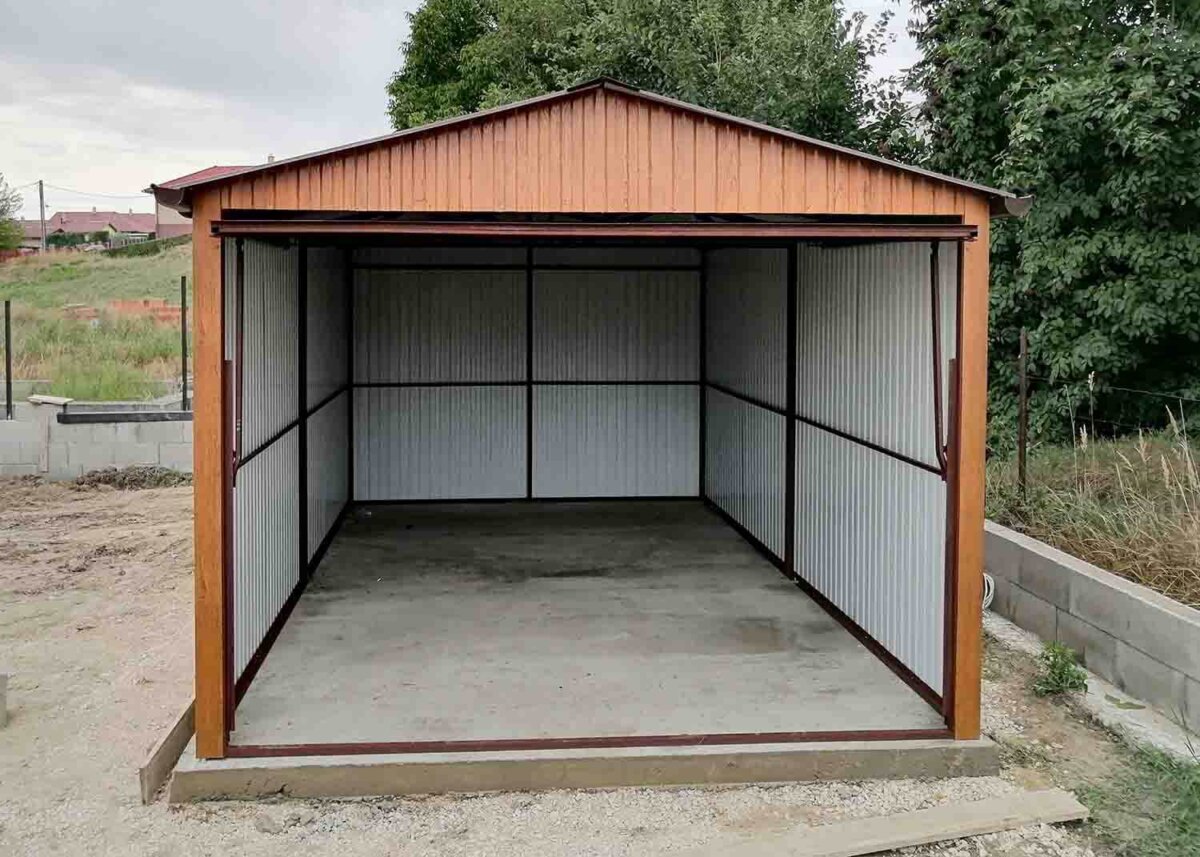 Plechová garáž 3x5m - zlatý dub - okapový systém