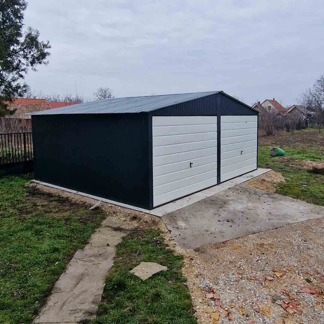 Plechová garáž 6x5m, sedlová střecha, grafitová, vrata BTX 9010