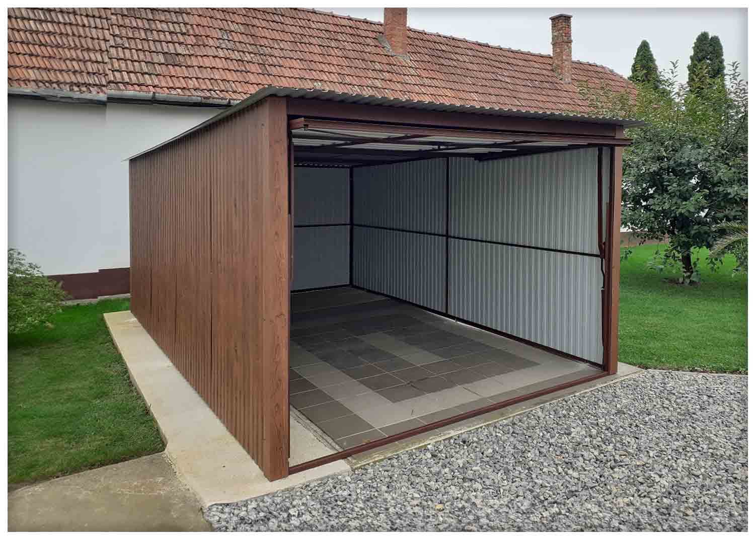 Plechová garáž 3×5m-výklopná vrata-široký panel-tmavý ořech